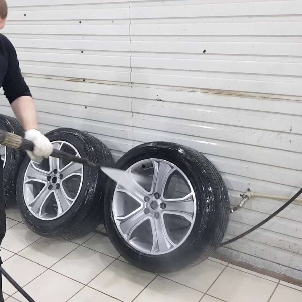 Автомойка на колесах. Мойка колёс для шиномонтажа своими руками. Автомойки в курске. 5 колесо шиномонтаж казань. Мойка для колес велосипеда.