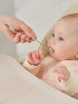 Нагрудный фартук силиконовый Ducks Happy Baby (6мес+)