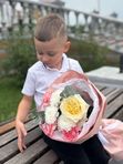 Букет сборный из пионовидной розы и диантусов