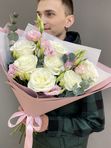 Белые розы с эустомой