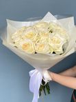 15 высоких белых роз