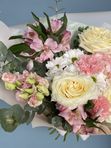Большой букет с гортензией и розами