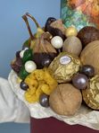 Шляпная коробка с виноградным напитком
