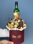 Шляпная коробка с виноградным напитком