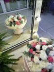Букет из кустовых роз и хризантем