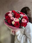 Дуо-букет «Клубничный джем» с красными розами