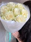 7 белых роз Мондиаль