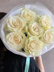 7 белых роз Мондиаль
