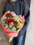 9 веточек альстромерии микс