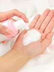 Слабокислотная очищающая пенка для интимной гигиены Derma:B