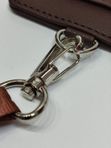 Бейдж вертикальный 11*7см,лента 47см,с карабином и клипсой,экокожа deVente кк 50022