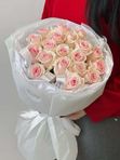 Букет из 21 нежно-розовой кенийской розы