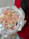Букет из 13 нежно-розовых кенийских роз