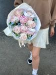 Букет " Нежные пионы и незабудки"