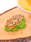 Sviesta mazais kruasāns ar Mozarella sieru, svaigu tomātu un bazilika mērci