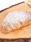 Sviesta kruasāns ar vārītā krēma pildījumu