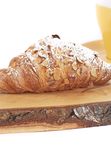 Sviesta kruasāns ar marcipāna pildījumu