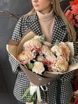 Сборный букет с хризантемой и диантусами