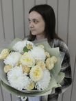 Букет хризантем Бигуди и кустовой розы