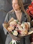 Сборный букет с хризантемой и диантусами