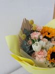 Букет сборный с подсолнухами и копьем