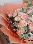 Авторский букет с гортензией и розами