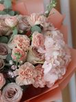 Авторский букет с гортензией и розами