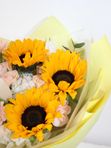 Букет сборный с подсолнухами и копьем