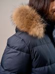 Куртка мужская на натуральном пуху с отд. из меха енота и трикотажа IGO/U63-14 (сине-чёрный)