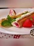 Млинці з сиром та полуницею