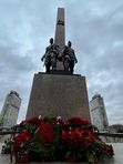 Монумент защитникам Ленинграда на пл. Победы, детям, чт-вт