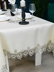 Жаккардовая скатерть с кружевным шитьем