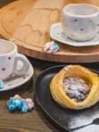Корзинка слоеная с марципановой начинкой и ягодами