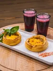 Слоеное лукошко с курицей и ананасом