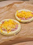 Слоеное лукошко с курицей и ананасом