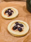 Корзинка слоеная с марципановой начинкой и ягодами