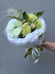 17 Букет с матрикарией, кустовой хризантемой и диантусом