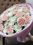 Букет из хризантем и диантусов