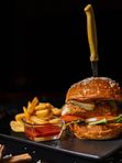 Чикен чизбургер с картофелем фри / Chicken cheeseburger with fries