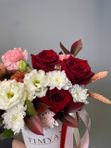 Стильная коробка с цветами