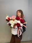 Стильная коробка с цветами