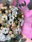 Гигант ромашки и розы
