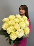 15 белых роз под ленту