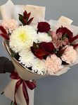 Букет с розами праздничный