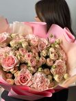 Нежный букет розовых роз