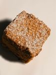 Пирожное Медовик карамельный