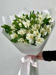 Букет белых альстромерий