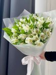 Букет белых альстромерий