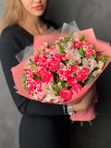 Букет кустовых роз и альстромерий