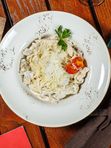 Фетучини с куриной грудкой и грибами